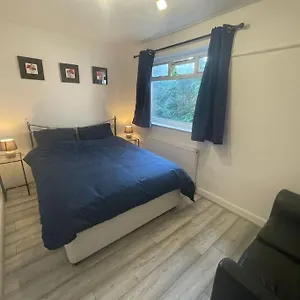  Villa Cheerful 3 Bed Entire House, Newly Refurbished
